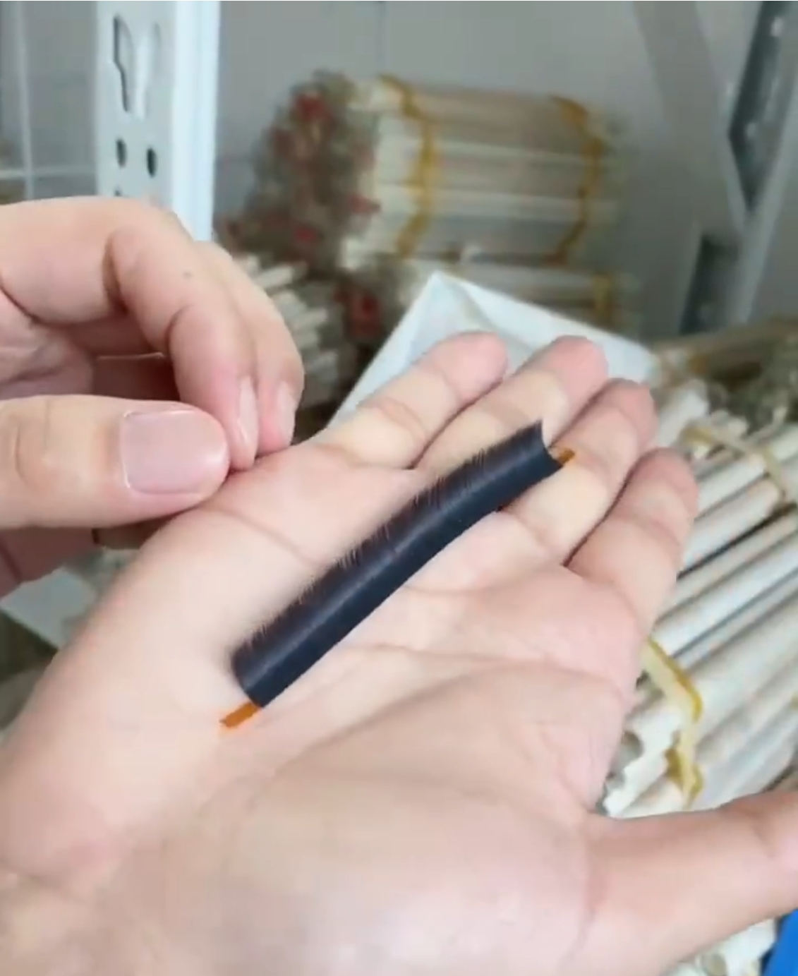 假睫毛是用什么做的